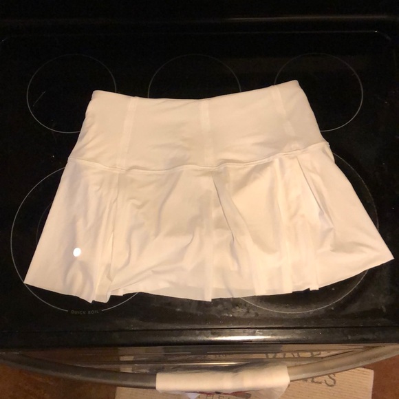 lululemon athletica Dresses & Skirts - Lululemon Lost in Pace skirt
